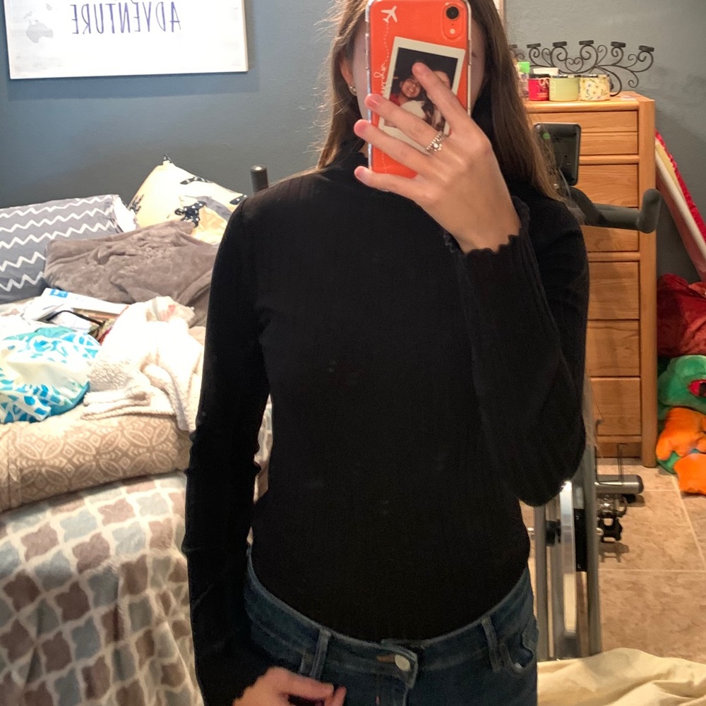 Black mock neck love sleeve top